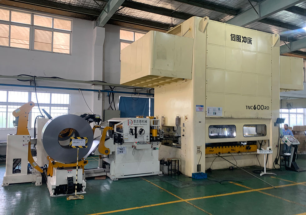 伺服沖床生產線